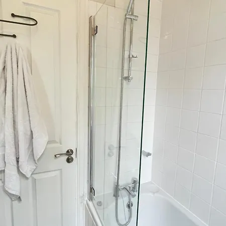 Spacious Double Room With Private Bathroom In Quiet Area Only 20 Min To Central London Streatham Vale Exterior photo