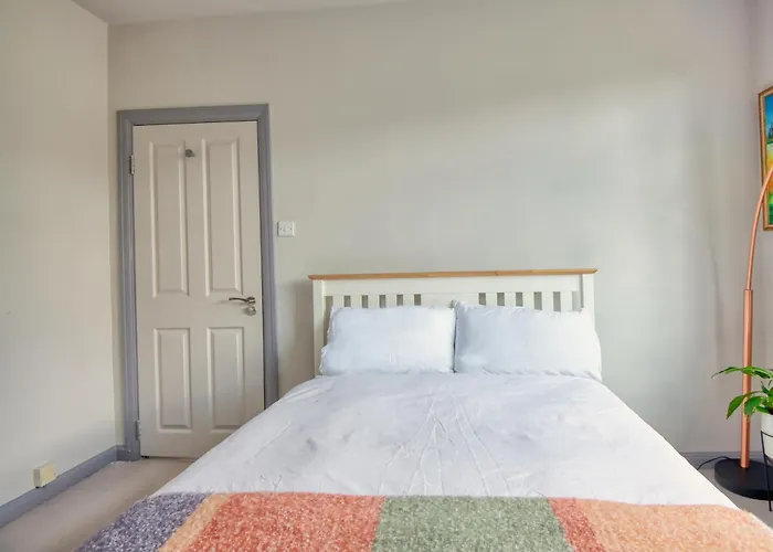 Spacious Double Room With Private Bathroom In Quiet Area Only 20 Min To Central London