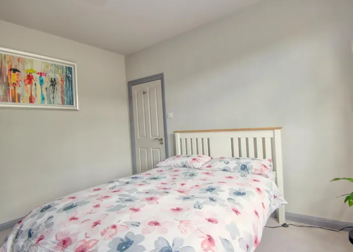Spacious Double Room With Private Bathroom In Quiet Area Only 20 Min To Central London