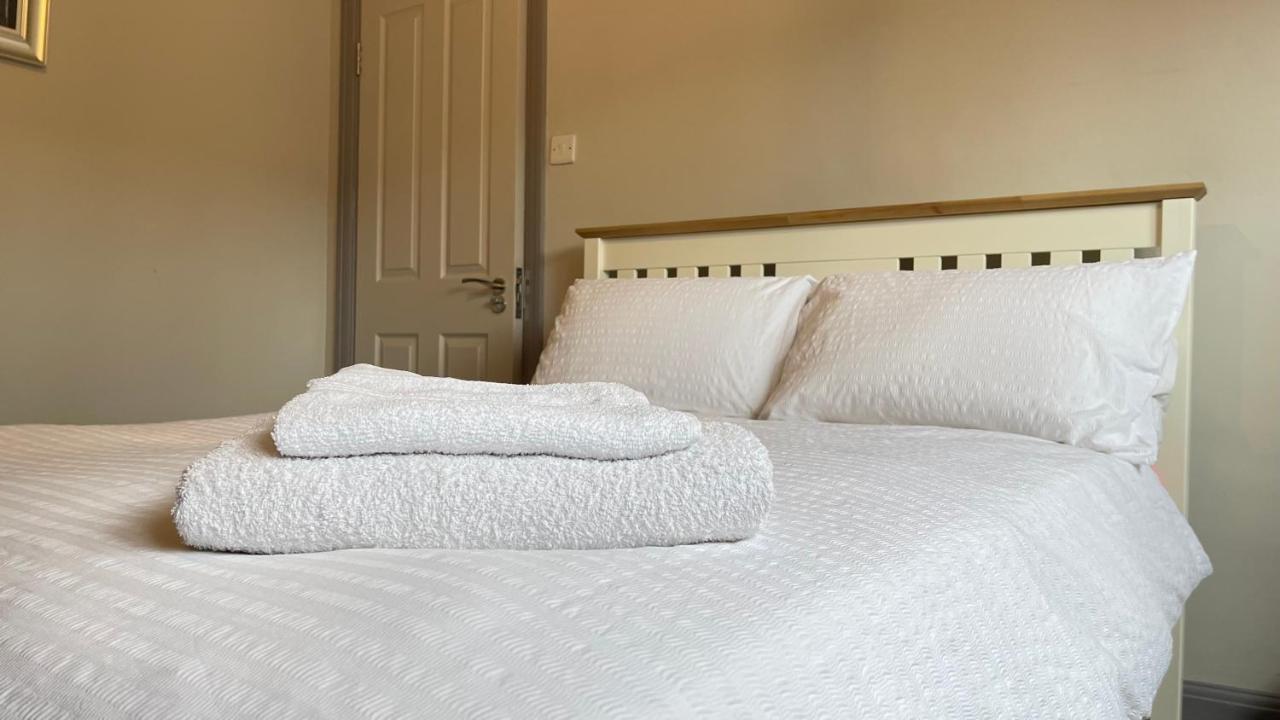 Homestay Spacious Double Room With Private Bathroom In Quiet Area Only 20 Min To Central London *