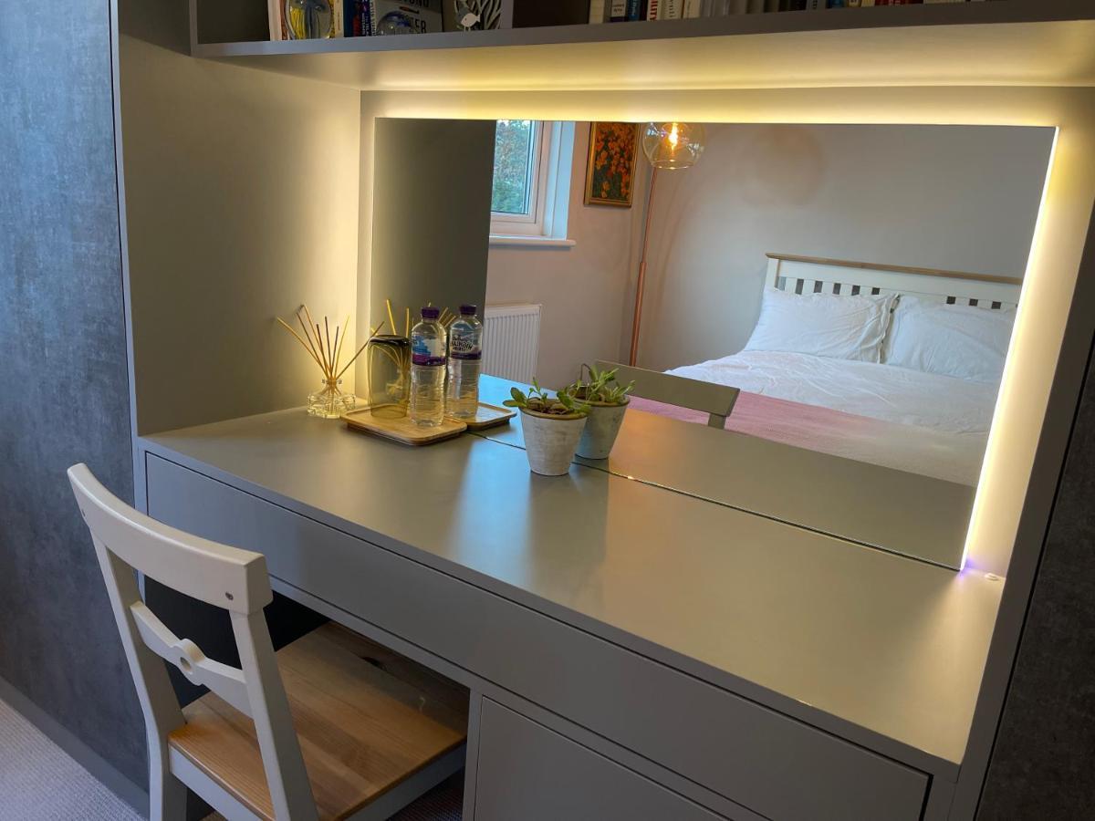 Spacious Double With Private Bathroom In Quiet Area Easy Access To Wimbledon Tennis & London * Streatham Vale