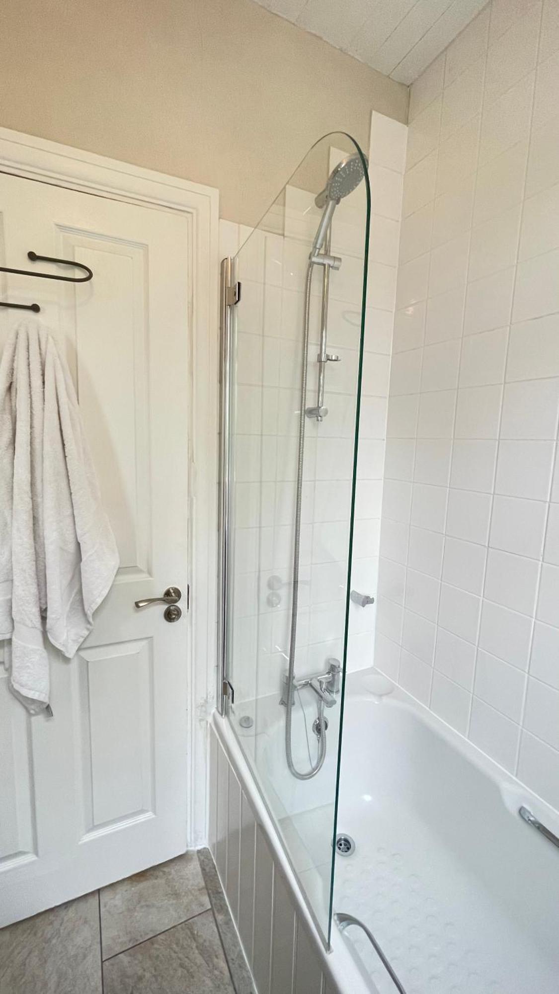 Spacious Double Room With Private Bathroom In Quiet Area Only 20 Min To Central London Streatham Vale