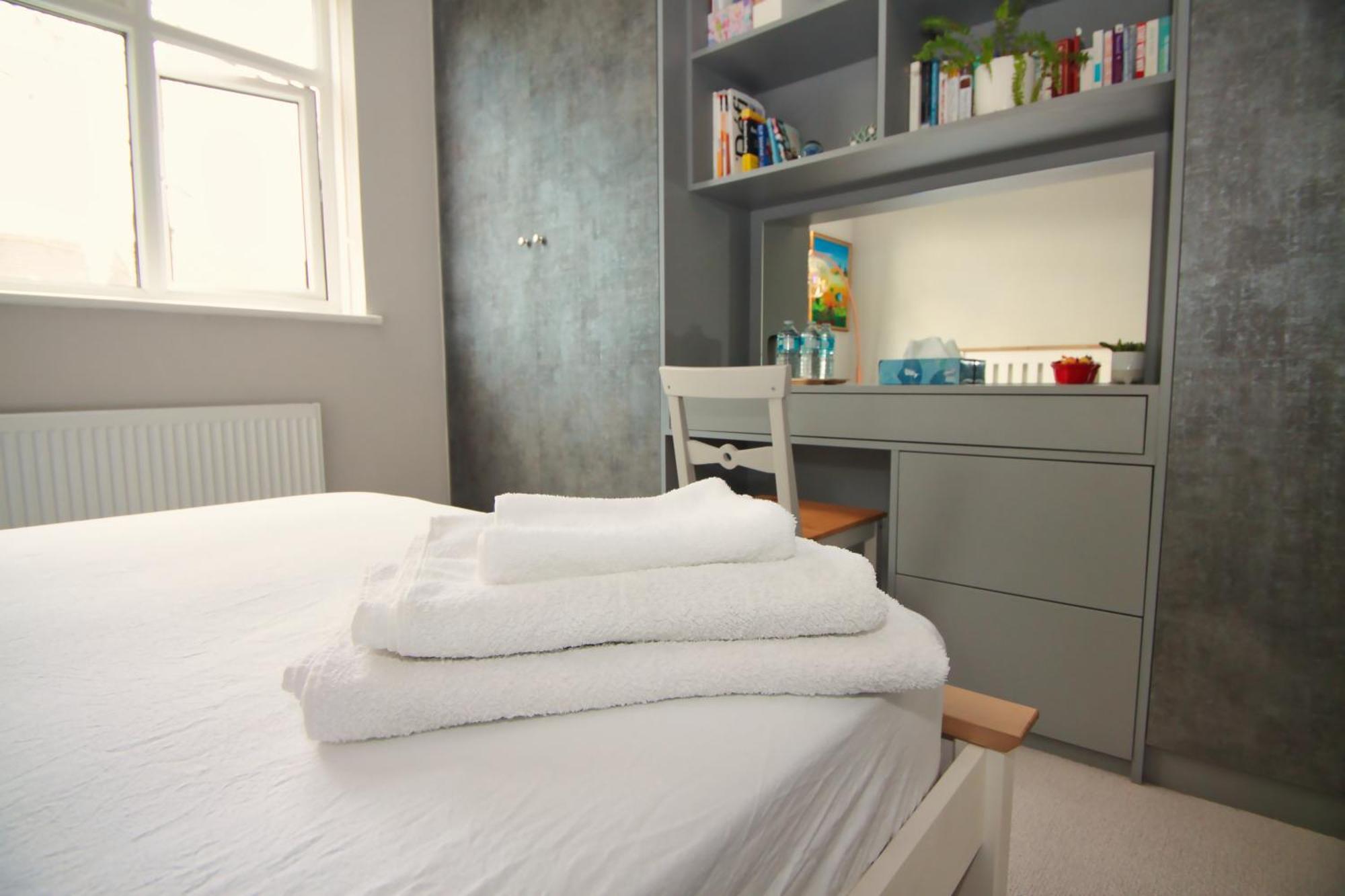 Spacious Double Room With Private Bathroom In Quiet Area Only 20 Min To Central London Homestay Streatham Vale